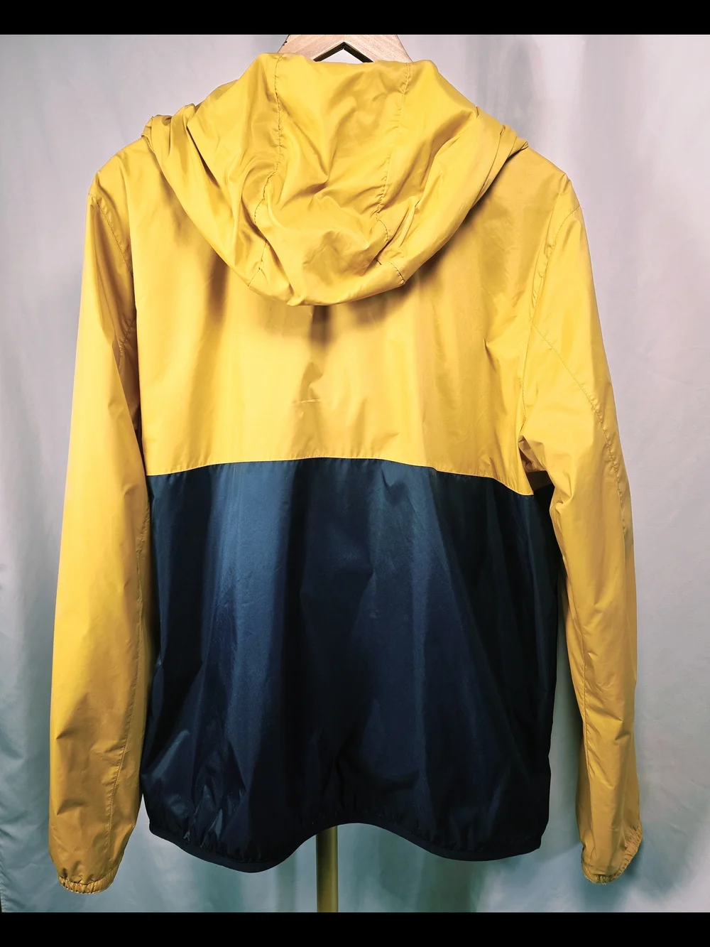 Tommy Hilfiger Men’s Two-Tone Hooded Windbreaker Jacket in Yellow/Navy